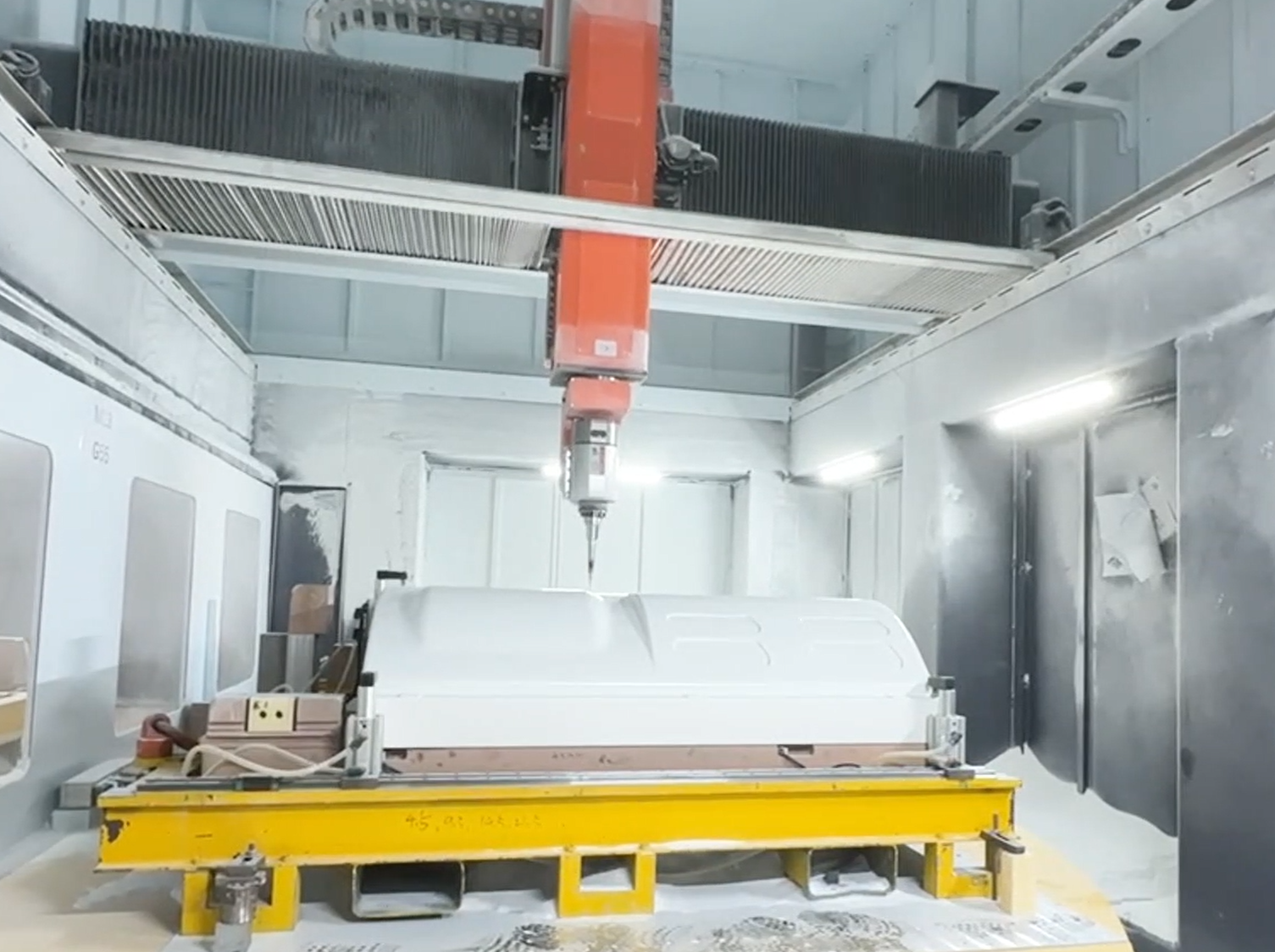 RBT 기계 절단 모양 6 축 CNC 밀링 라우터가있는 이중 워크 테이블 