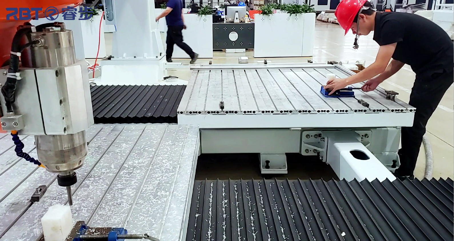 트윈 테이블이있는 5 축 CNC 기계